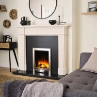 Sway Elegance-s&auml;hk&ouml;takka kromi- ja harjattu ter&auml;s -etupaneelilla &ndash; sis&auml;&auml;nrakennettu s&auml;hk&ouml;takka