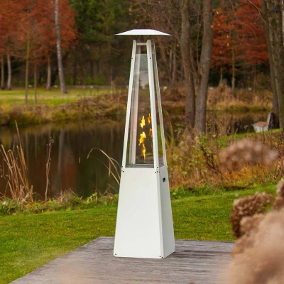 Valkoinen kaasukäyttöinen pyramidilämmitin